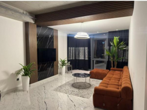 Stunning skyview luxury apt floor 40 plus